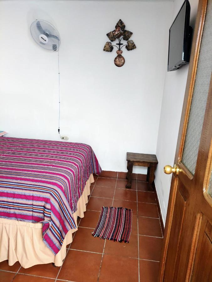 Francisco'S Rest House Hotel Antigua Eksteriør bilde